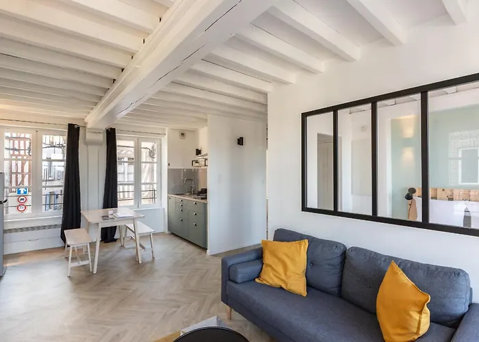 Le Temps De Vivre - Center - Closed Garage *